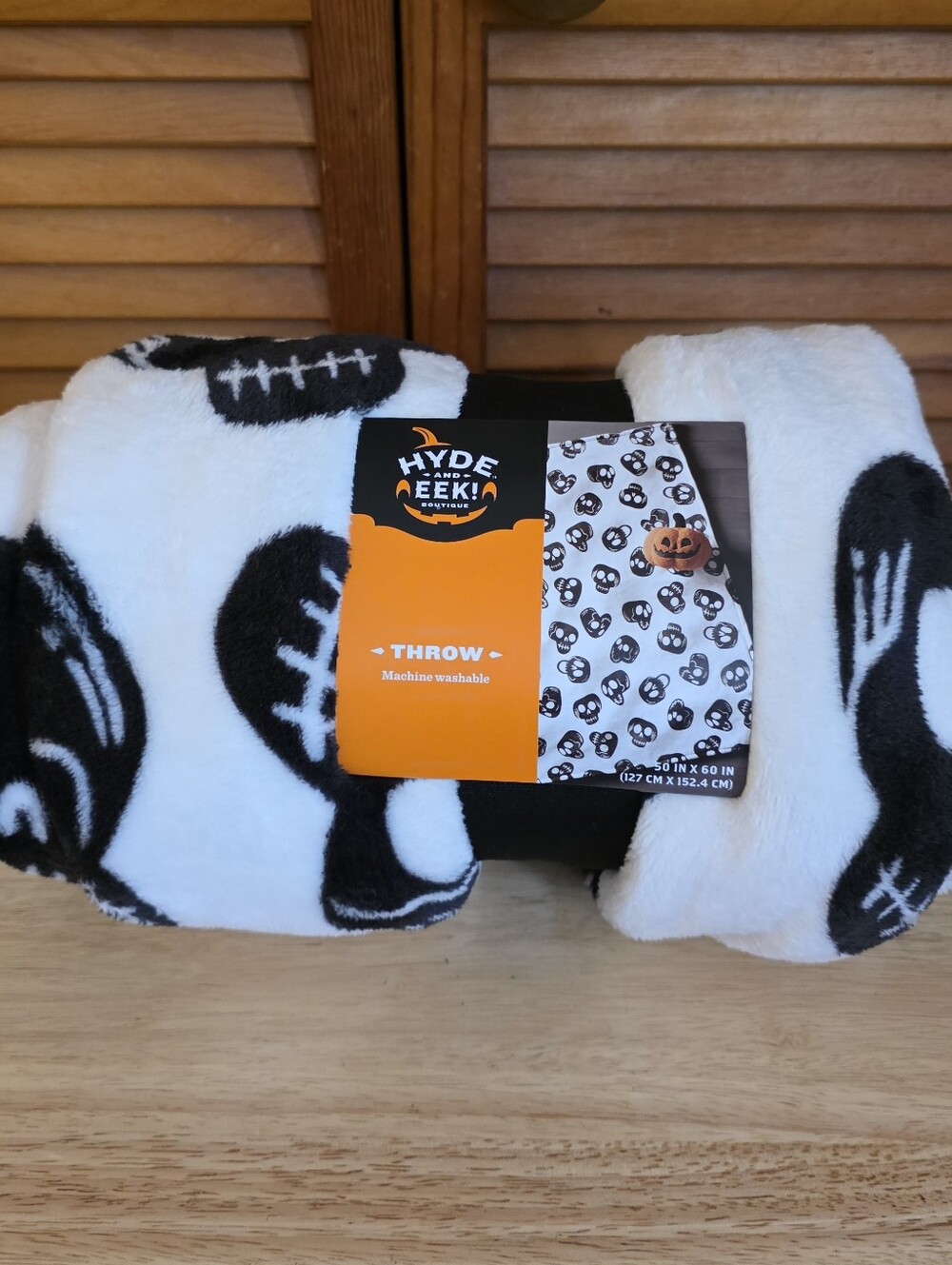 NWT Hyde & EEK! Boutique Halloween Plush Throw Blanket